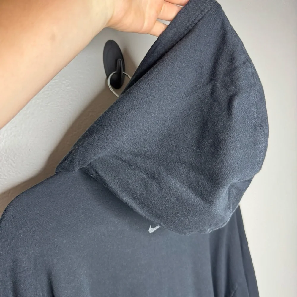 Nike Yoga Luxe Women's Cropped Fleece Hoodie in Black